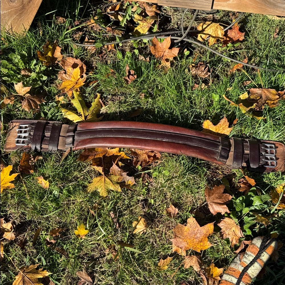 Dover Saddlery brown monoflap girth - 28